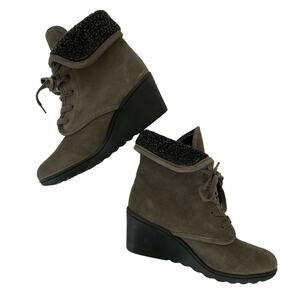 WHITE MOUNTAIN Koko Ankle Booties Dark Gray Lace Up Sherpa Lined Size 9.5 Womens